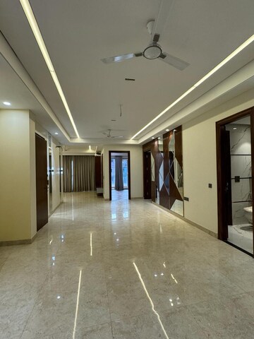 Room in 4 BHK Builder Floor at Ansal Esencia-Mulberry Homes, Sector 67 – for Rent