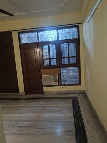 Room in 3 BHK Independent House at Sector 26 – for Rent