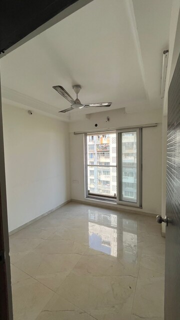 Room in 2 BHK Apartment at Shree Ganesha Veera Residency, Ghodbunder Road – for Rent