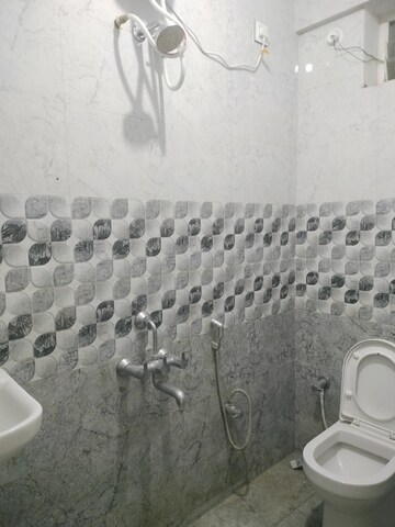 Bathroom in 2 BHK Apartment at Halasuru – for Rent