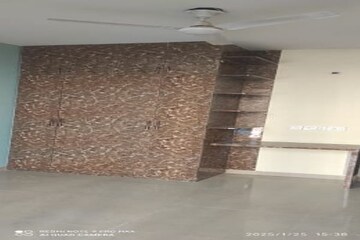 Room in 2 BHK Apartment at Shree Vardhman Green Court, Sector 90 – for Rent