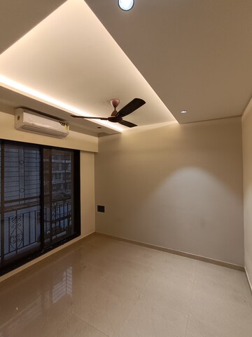 Room in 2 BHK Apartment at Seawoods – for Rent