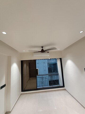 Room in 2 BHK Apartment at Seawoods – for Rent