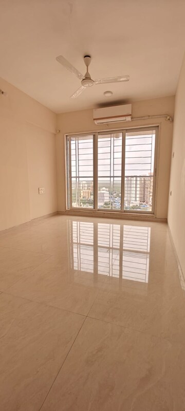 Room in 3 BHK Apartment at Veena Crest, Andheri West – for Sale