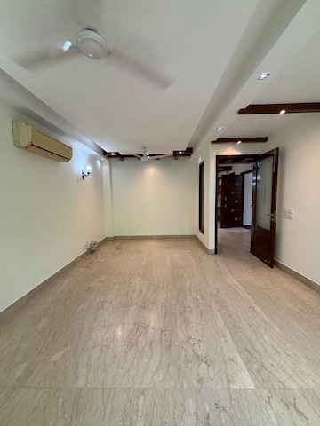 Room in 4 BHK Builder Floor at Neeti Bagh – for Rent