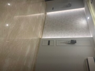 Furnished Amenities in 4 BHK Builder Floor at Queens Plaza, Sector 43 – for Rent