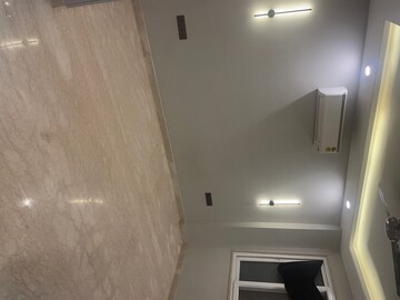 Bathroom in 4 BHK Builder Floor at Queens Plaza, Sector 43 – for Rent