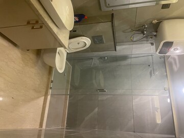 Bathroom in 4 BHK Builder Floor at Queens Plaza, Sector 43 – for Rent