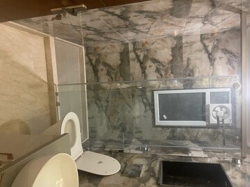 Bathroom in 4 BHK Builder Floor at Queens Plaza, Sector 43 – for Rent