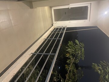 Balcony in 4 BHK Builder Floor at Queens Plaza, Sector 43 – for Rent