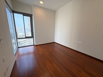 Room in 3 BHK Apartment at Piramal Mahalaxmi, Mahalaxmi – for Sale