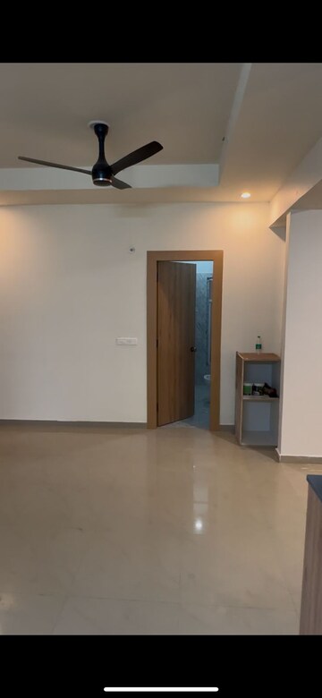 Room in 3 BHK Builder Floor at Parakh Homes, Gyan Khand I – for Rent