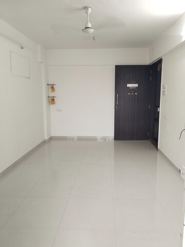 Room in 2.5 BHK Apartment at Satyam Rajyog, Dhanori – for Rent