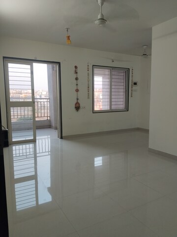 Room in 2.5 BHK Apartment at Satyam Rajyog, Dhanori – for Rent