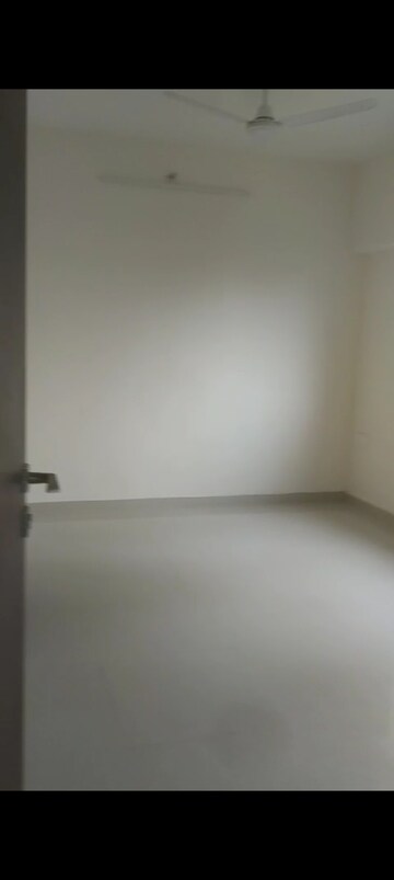 Room in 2 BHK Apartment at Omkar Signet, Malad East – for Rent