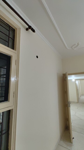 Building Lobby in 3 BHK Builder Floor at Unitech South City II, Sector 50 – for Rent