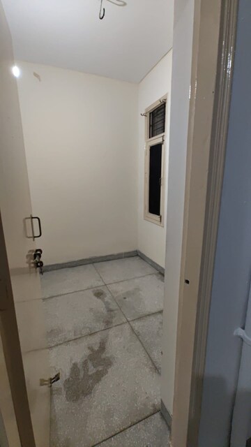 Room in 3 BHK Builder Floor at Unitech South City II, Sector 50 – for Rent
