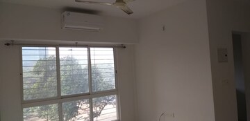 Room in 1 BHK Apartment at Lodha Amara, Kolshet Road – for Sale