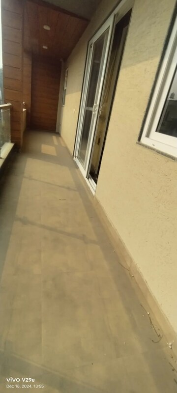 Building Lobby in 3 BHK Builder Floor at Eros Rosewood City, Sector 49 – for Rent