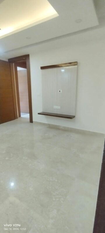 Room in 3 BHK Builder Floor at Eros Rosewood City, Sector 49 – for Rent