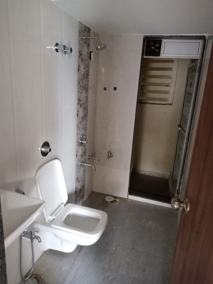 Bathroom, puraniks-glorio-grand-central 1 Bedroom 600 Sq.Ft. Apartment In Vartak Nagar Thane 8146454