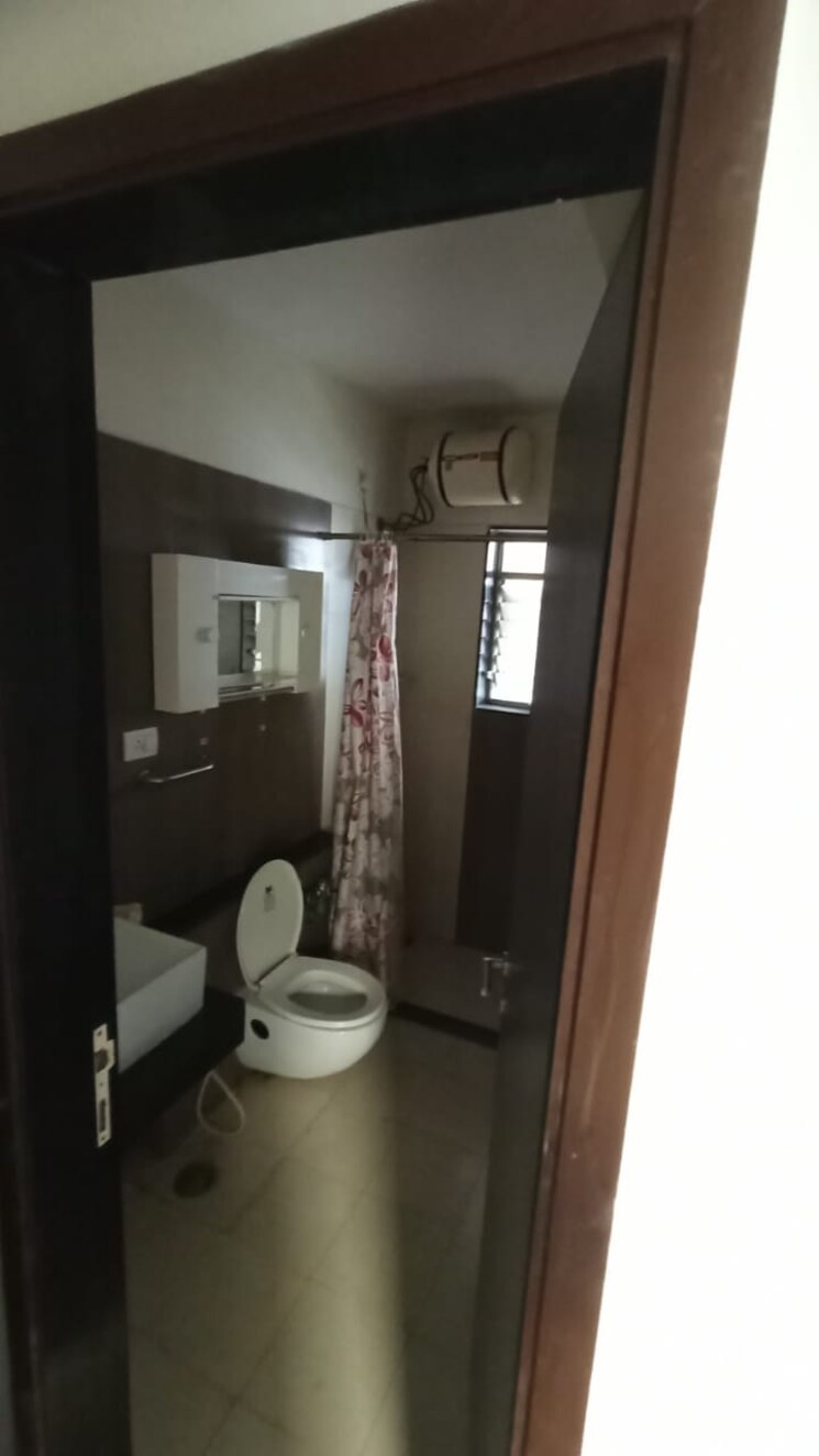 Bathroom, rustomjee-athena 2 Bedroom 712 Sq.Ft. Apartment In Majiwada Thane 8146511
