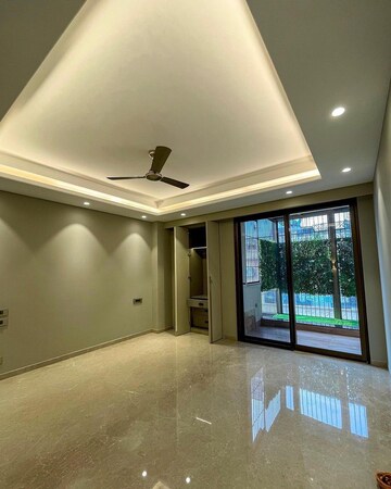 Room in 4 BHK Builder Floor at Defence Colony – for Sale