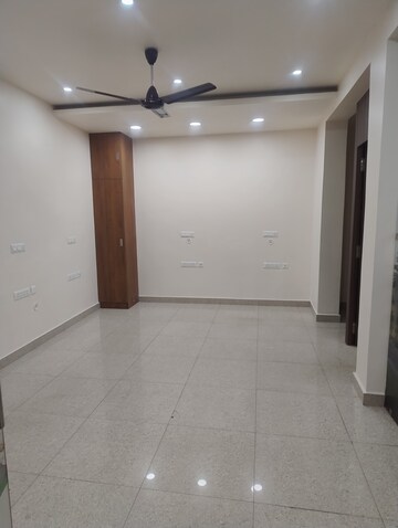Furnished Amenities in 2.5 BHK Apartment at Rishita Manhattan, Gomti Nagar – for Rent