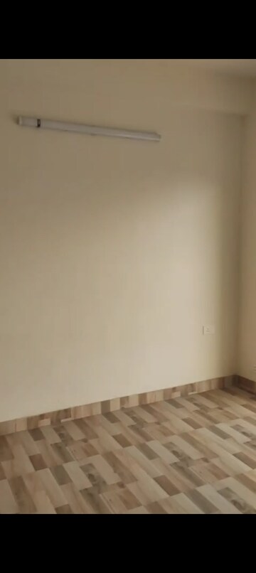 Room in 3.5 BHK Apartment at VVIP Mangal, Raj Nagar Extension – for Rent