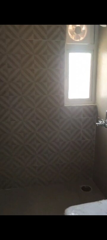 Room in 3.5 BHK Apartment at VVIP Mangal, Raj Nagar Extension – for Rent