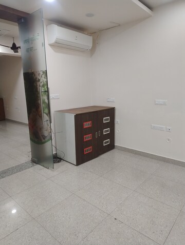 Furnished Amenities in 3 BHK Apartment at Rishita Manhattan, Gomti Nagar – for Rent