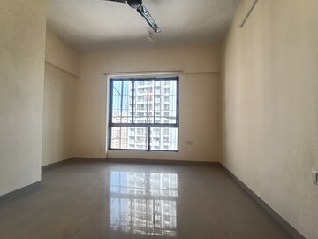 Room in 2 BHK Apartment at Everest World Tulip, Kolshet Road – for Rent
