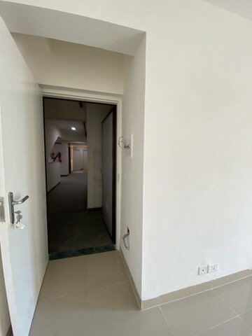 Room in 2 BHK Apartment at Jaypee Greens Kosmos, Sector 134 – for Rent