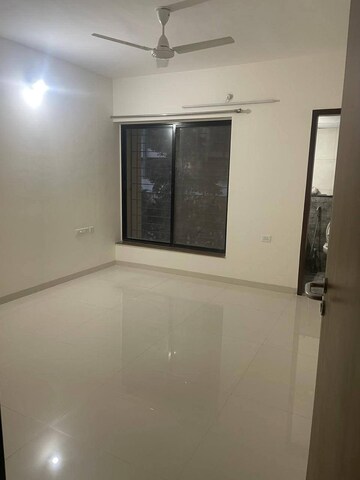 Room in 3 BHK Apartment at Park Express, Baner – for Rent