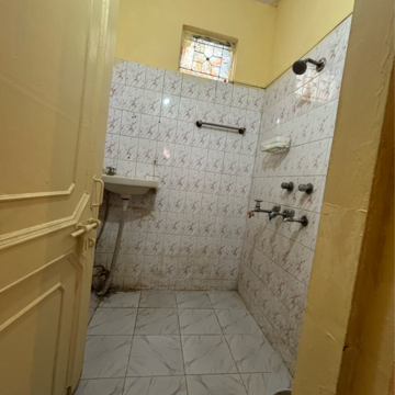 Bathroom in 1 BHK Builder Floor at Saket – for Rent