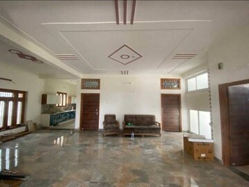 Parking in 4 BHK Villa at Ansal Sushant Golf city, Sushant Golf City – for Rent