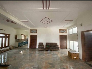 Parking in 4 BHK Villa at Ansal Sushant Golf city, Sushant Golf City – for Rent
