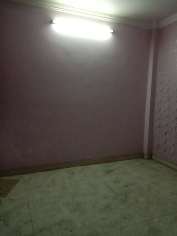 Room, dwarka mor 3 Bedroom 2700 Sq.Ft. Independent House In Dwarka Mor Delhi 8146801