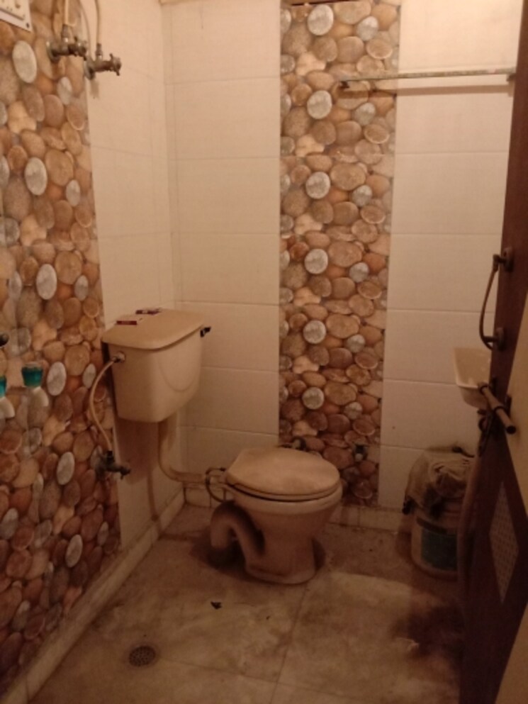 Bathroom, dwarka mor 3 Bedroom 2700 Sq.Ft. Independent House In Dwarka Mor Delhi 8146801