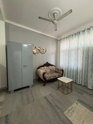 Living Room in 1 RK Builder Floor at Suncity Township Gurgaon, Sector 54 – for Rent