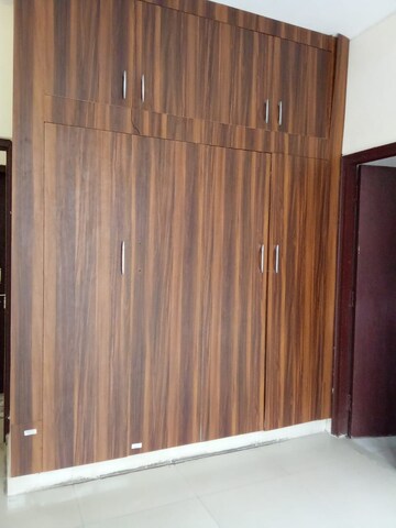 Furnished Amenities in 2 BHK Apartment at Penta Homes, Vip Road – for Rent