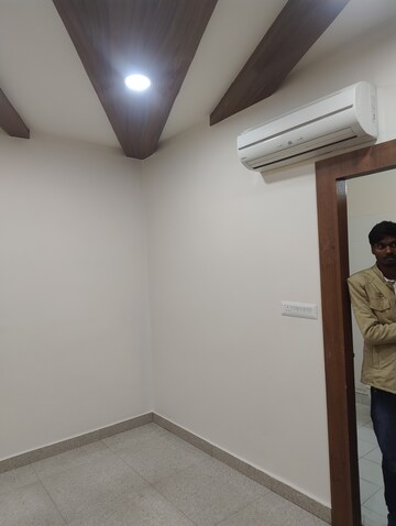 Furnished Amenities in 2 BHK Apartment at Rishita Manhattan, Gomti Nagar – for Rent