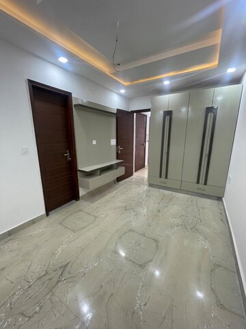 Room in 2 BHK Builder Floor at Nirman Vihar – for Rent