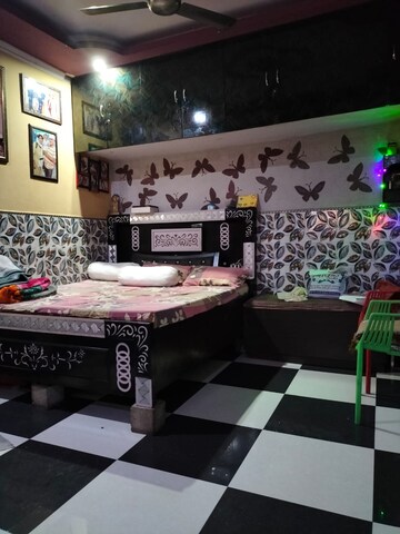 Master Bedroom in 1.5 BHK Builder Floor at RWA Apartments Sector 12, Sector 12 – for Rent