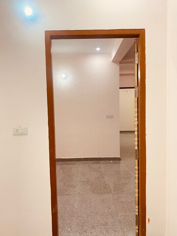 Room in 2.5 BHK Independent House at Gomti Nagar – for Rent