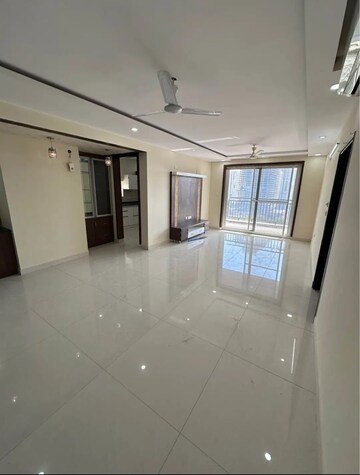 Room in 4 BHK Apartment at SMR Vinay Iconia Hyderabad, Kondapur – for Rent