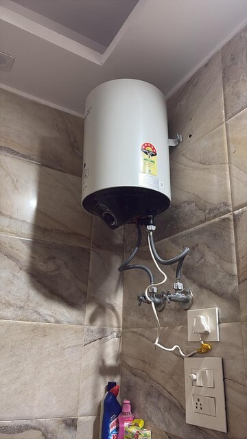 Bathroom in 1 BHK Builder Floor at Shakti Khand – for Rent