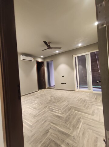 Bathroom in 3 BHK Builder Floor at Royal Homez, Sector 43 – for Rent
