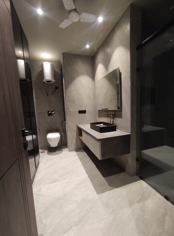 Bathroom in 3 BHK Builder Floor at Royal Homez, Sector 43 – for Rent