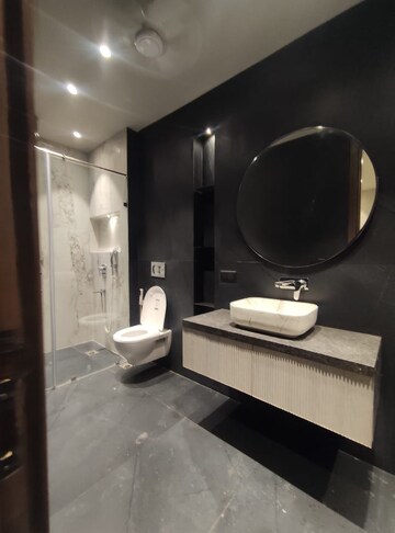 Bathroom in 3 BHK Builder Floor at Royal Homez, Sector 43 – for Rent